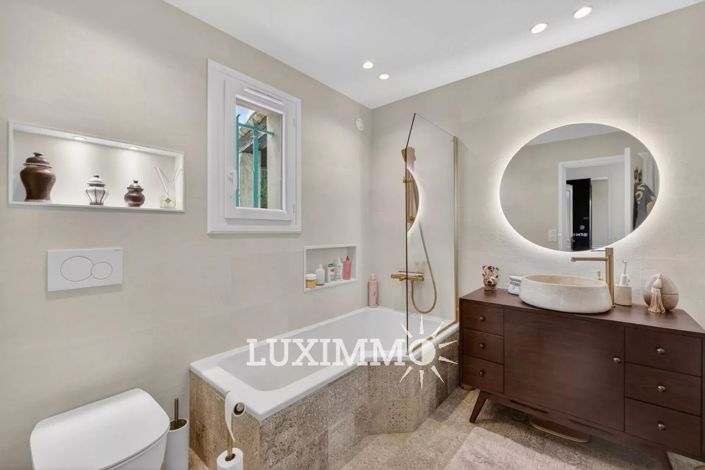 Image No.9-5 Bed House for sale