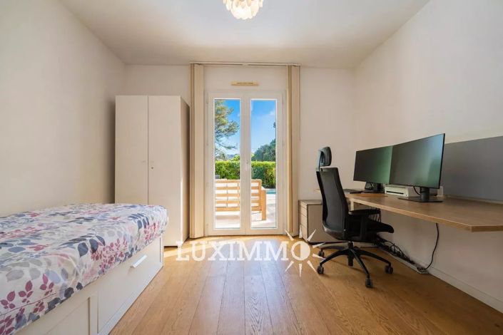 Image No.10-3 Bed House for sale