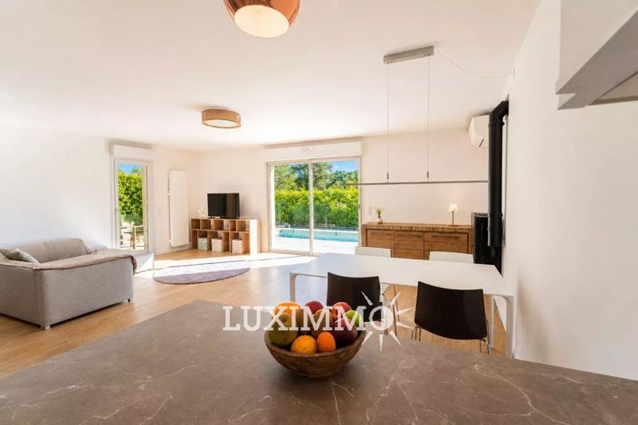 Image No.6-3 Bed House for sale