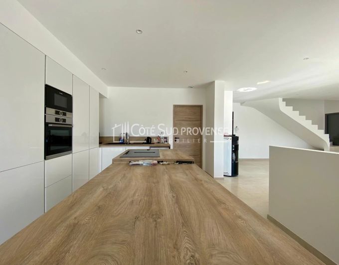 Image No.10-3 Bed House for sale