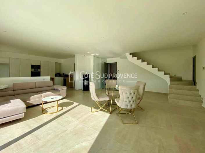 Image No.8-3 Bed House for sale