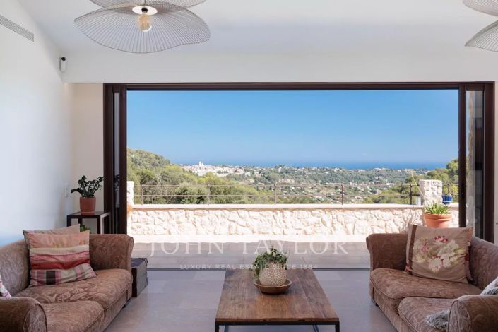Image No.8-5 Bed House for sale