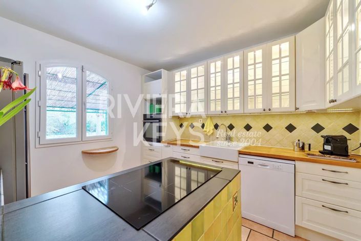 Image No.6-4 Bed House for sale