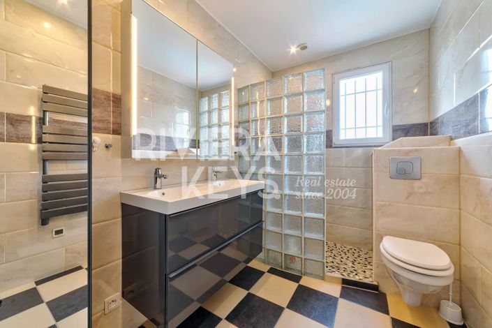 Image No.9-4 Bed House for sale