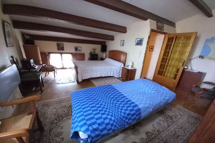 Image No.10-3 Bed House for sale