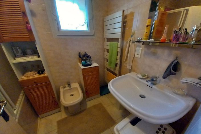 Image No.9-3 Bed House for sale