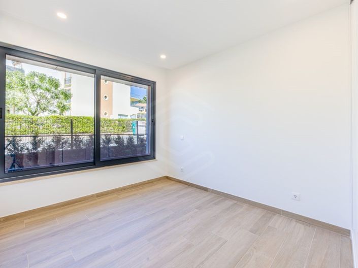 Image No.18-3 Bed Apartment for sale