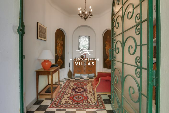 Image No.2-4 Bed House for sale