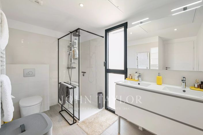 Image No.10-4 Bed House for sale