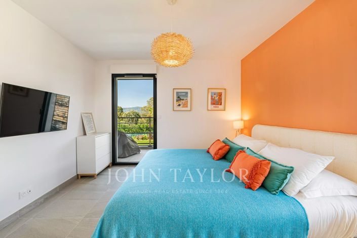 Image No.12-4 Bed House for sale