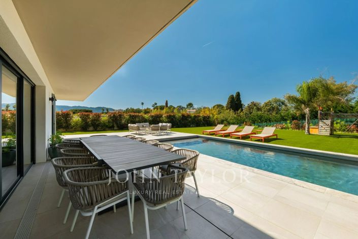 Image No.2-4 Bed House for sale