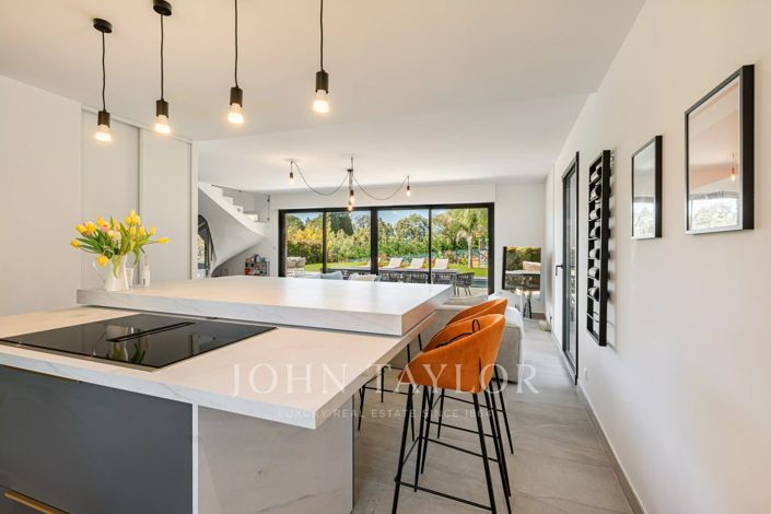 Image No.4-4 Bed House for sale