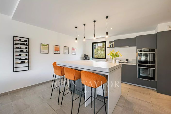 Image No.5-4 Bed House for sale