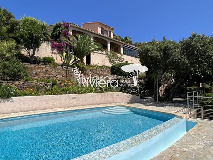 Image No.3-5 Bed House for sale