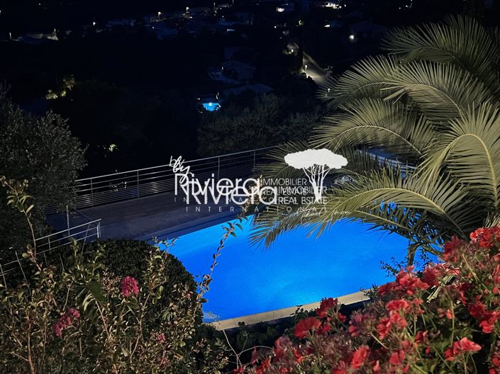 Image No.8-5 Bed House for sale