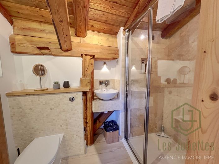 Image No.17-10 Bed House for sale