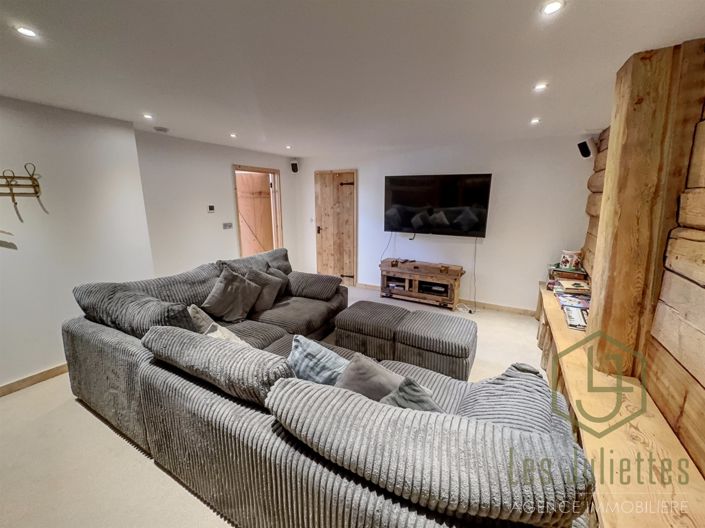 Image No.21-10 Bed House for sale