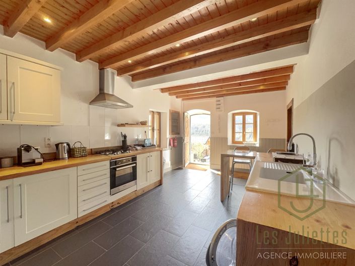 Image No.28-10 Bed House for sale