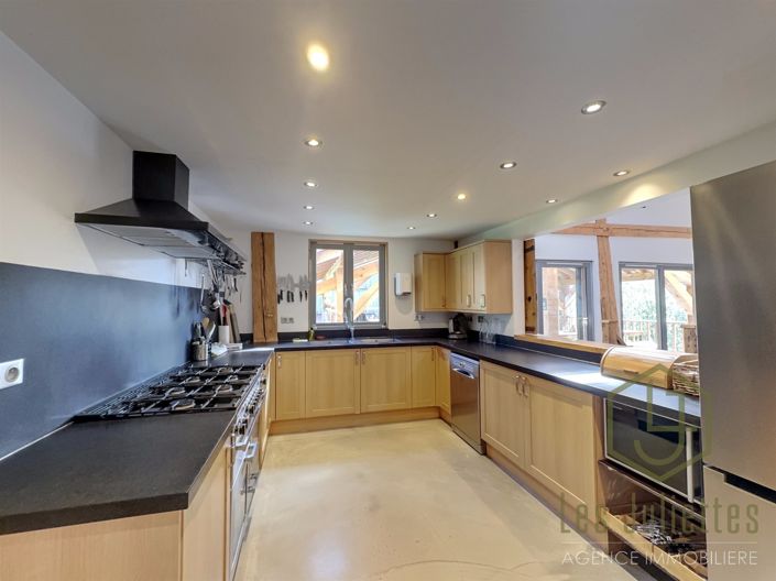 Image No.7-10 Bed House for sale