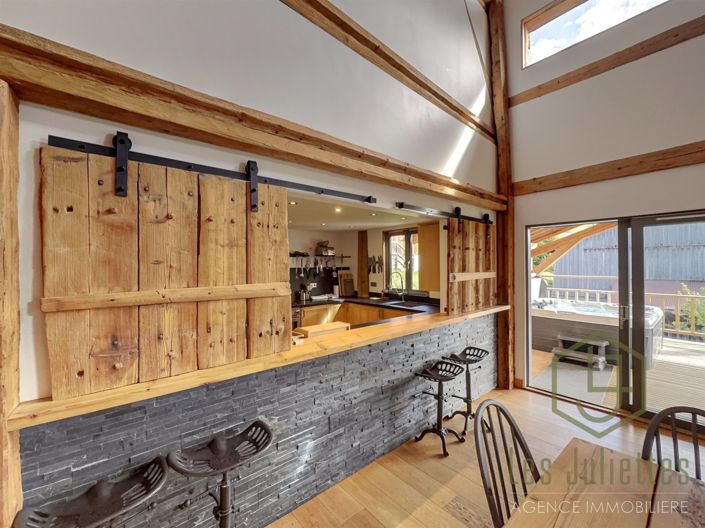 Image No.8-10 Bed House for sale