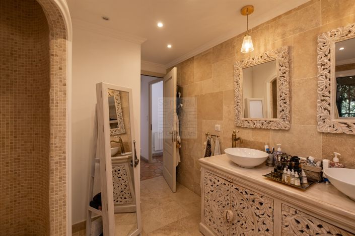 Image No.9-5 Bed House for sale