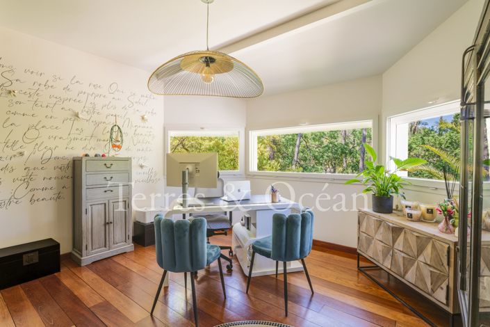 Image No.5-6 Bed House for sale