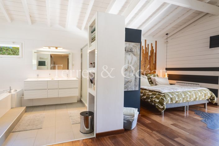 Image No.6-6 Bed House for sale