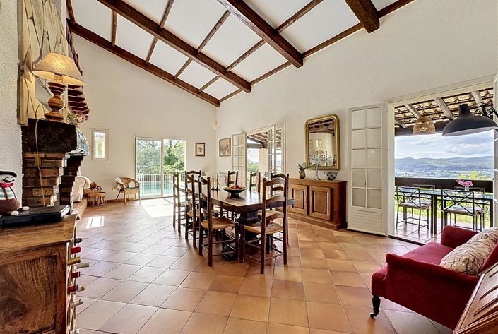 Image No.6-4 Bed House for sale