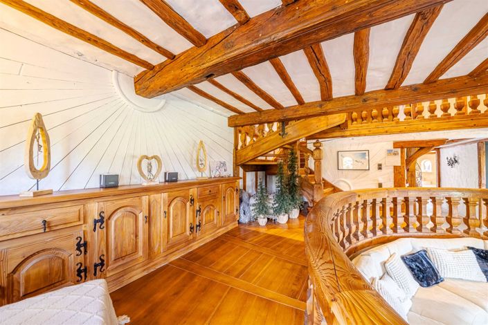 Image No.10-6 Bed Property for sale
