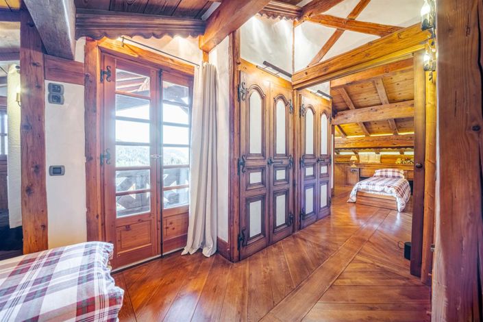 Image No.18-6 Bed Property for sale