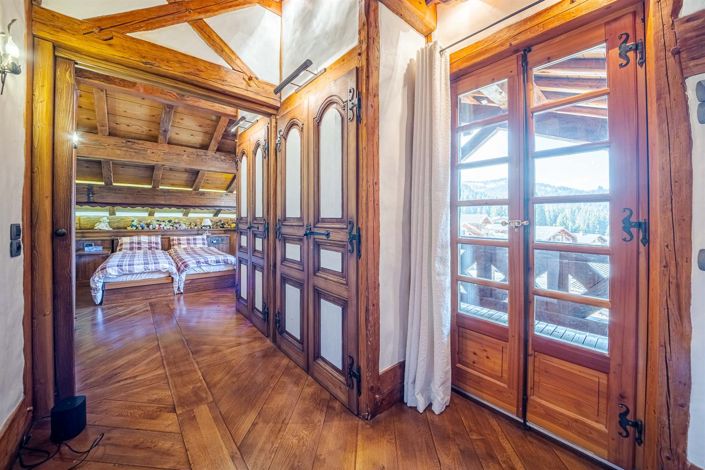 Image No.19-6 Bed Property for sale