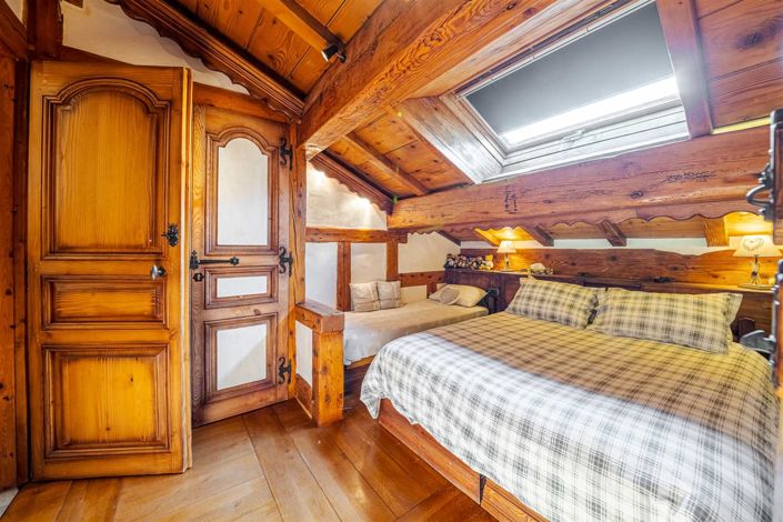 Image No.20-6 Bed Property for sale