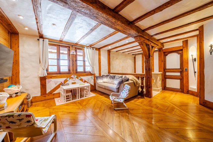 Image No.24-6 Bed Property for sale