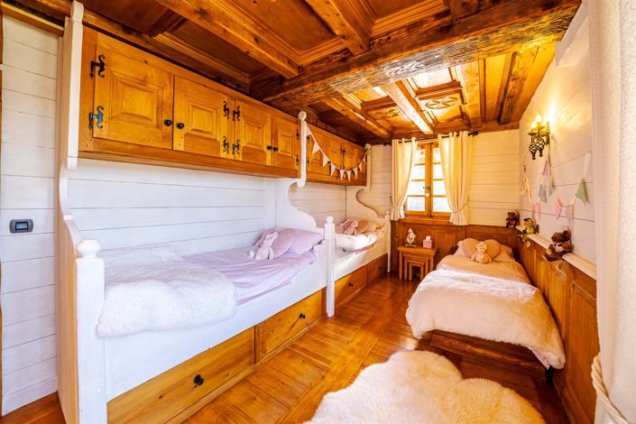 Image No.30-6 Bed Property for sale