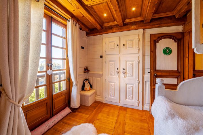 Image No.31-6 Bed Property for sale