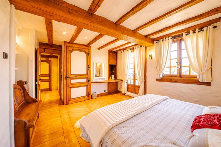 Image No.32-6 Bed Property for sale