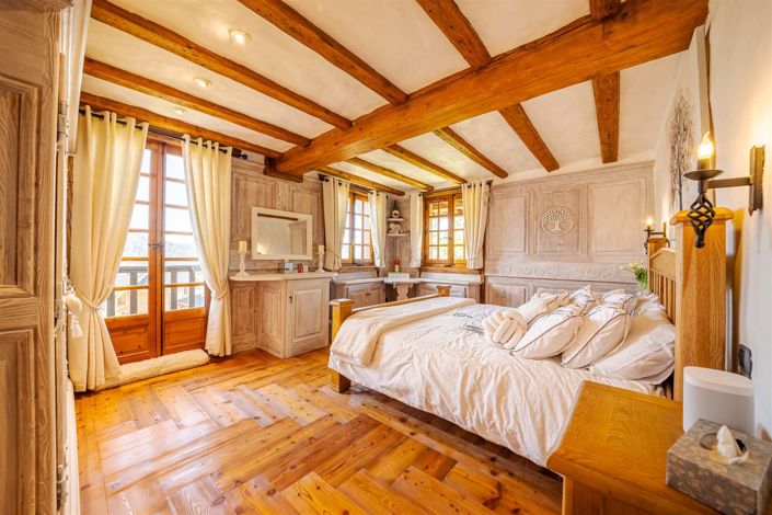 Image No.33-6 Bed Property for sale