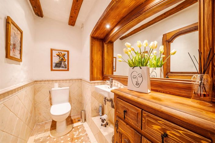 Image No.34-6 Bed Property for sale