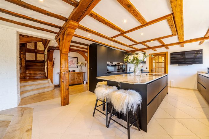 Image No.4-6 Bed Property for sale