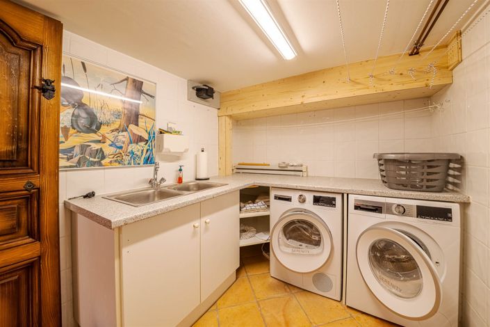 Image No.45-6 Bed Property for sale