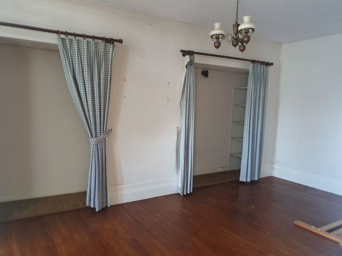 Image No.10-6 Bed House for sale