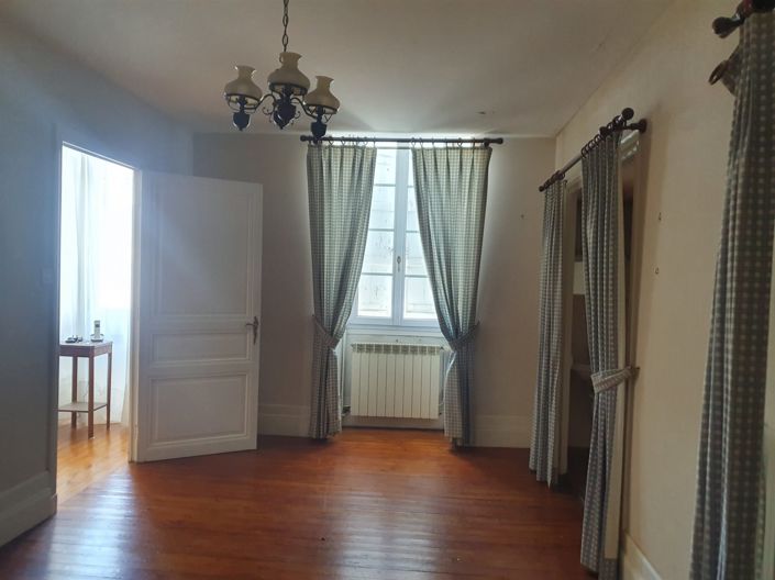 Image No.11-6 Bed House for sale