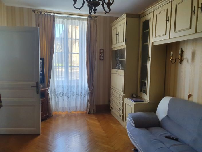 Image No.6-6 Bed House for sale