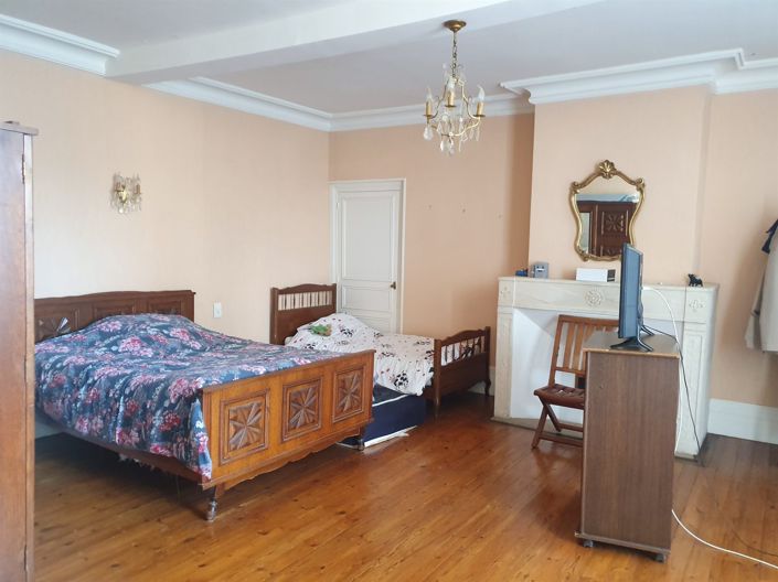 Image No.9-6 Bed House for sale