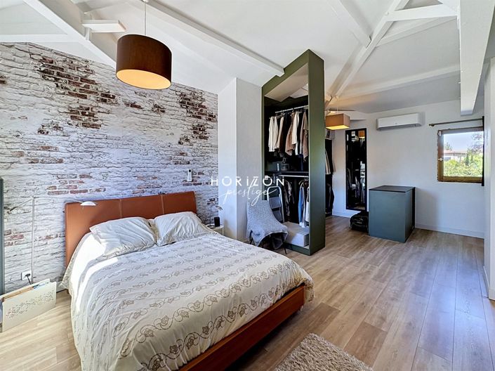 Image No.26-4 Bed Property for sale