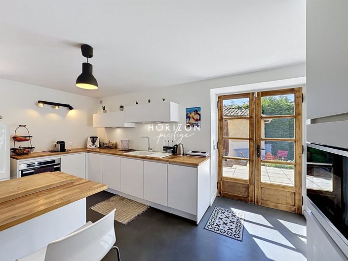 Image No.4-4 Bed Property for sale