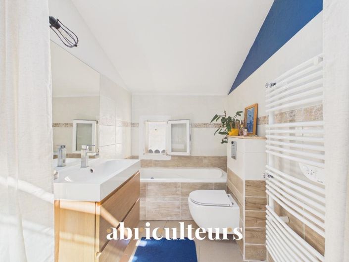 Image No.9-2 Bed House for sale