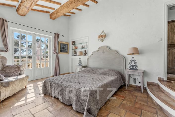 Image No.18-6 Bed House for sale