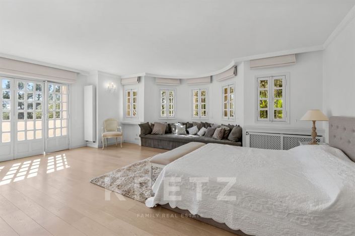 Image No.20-6 Bed House for sale