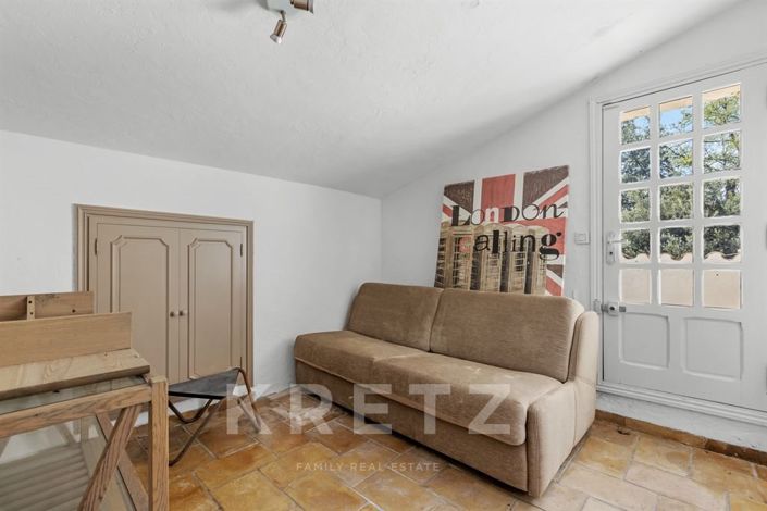 Image No.24-6 Bed House for sale